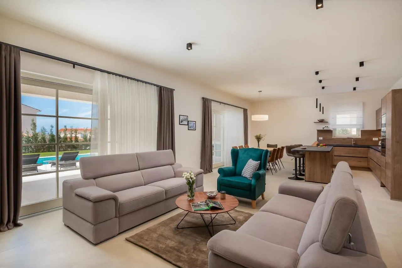 Villa Estelle By Ilc Brtonigla