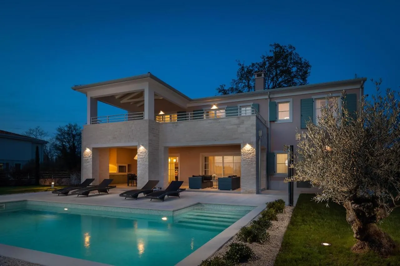 Villa Estelle By Ilc Brtonigla