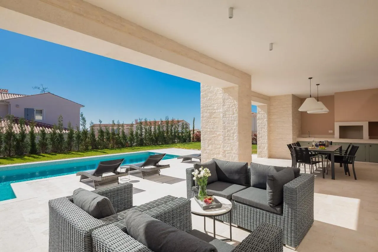 Villa Estelle By Ilc Brtonigla