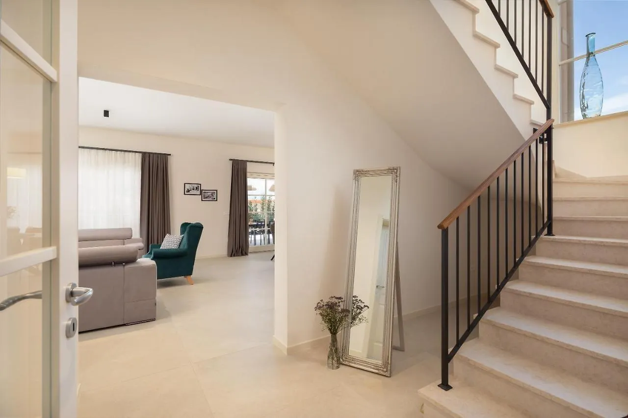 Villa Estelle By Ilc Brtonigla