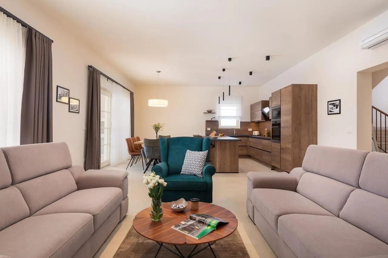 ברטוניגלה Villa Estelle By Ilc
