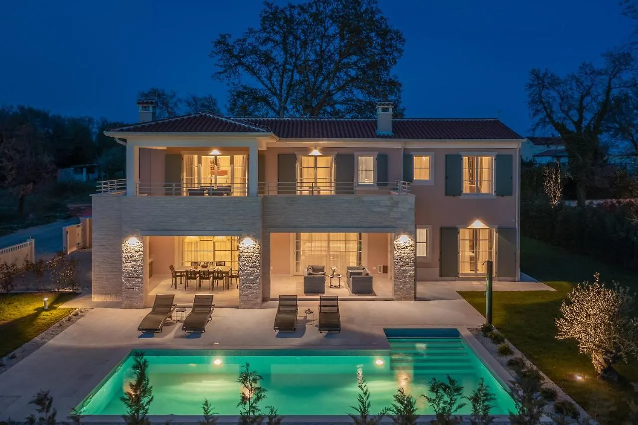 Villa Estelle By Ilc Brtonigla