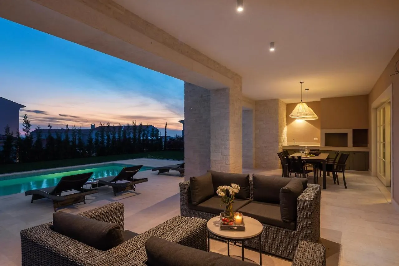 Villa Estelle By Ilc Brtonigla