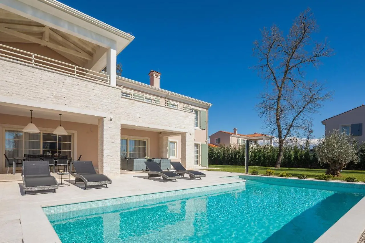 Villa Estelle By Ilc Brtonigla Croatia